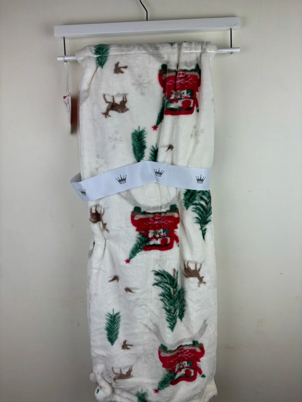 Hallmark Luxurious Soft Plush Throw-Red Trick Holiday Christmas-NWT